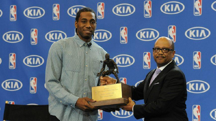 阿斯：巴萨本赛季球场外事务增多，弗里克比上赛季更加情绪化（阿斯：巴萨本季场外事务激增，弗里克较上季情绪起伏更大）