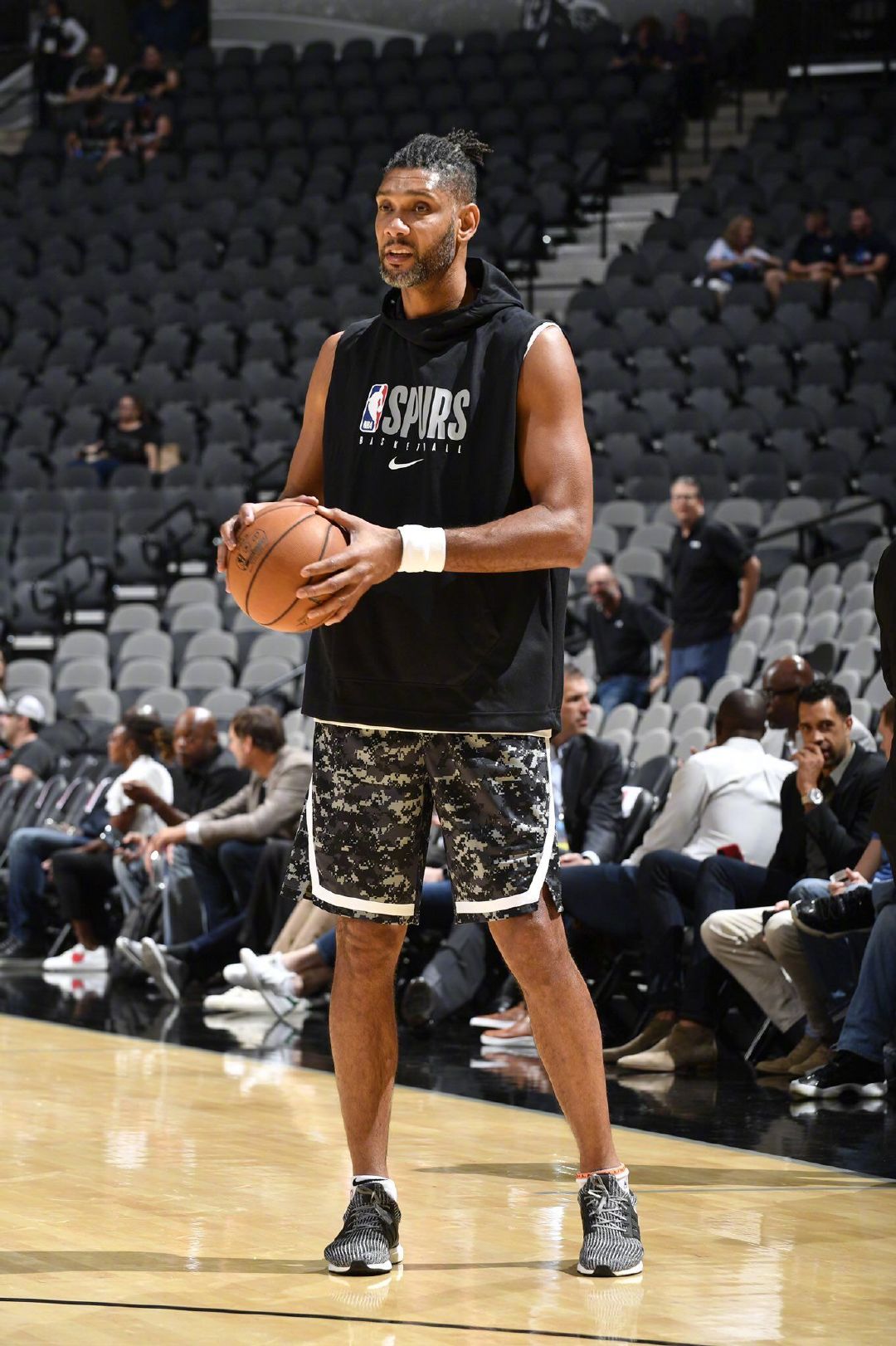 维拉读秒绝杀阿森纳，埃梅里狂奔怒吼庆祝（阿斯顿维拉压哨绝杀阿森纳，埃梅里狂奔咆哮庆祝）