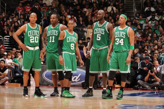 巴萨4人面临黄牌停赛风险：卡萨多、德容、费尔明和亚马尔（巴萨四将接近停赛边缘：卡萨多、德容、费尔明与亚马尔均差一黄）