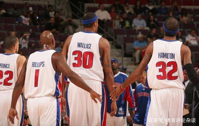 姆巴佩对阵赫罗纳时与第四官员发生争执：我说话的时候看着我！（姆巴佩战赫罗纳与第四官员爆发口角： ＂我说话时看着我！）