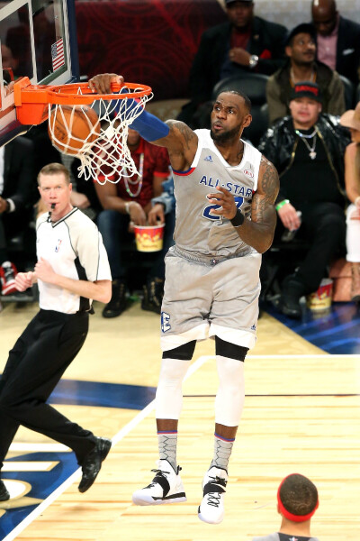 贝尔戈米：看看那不勒斯有多少人缺阵，如今他们比上赛季更强（贝尔戈米：尽管缺兵少将，如今的那不勒斯比上赛季更强）