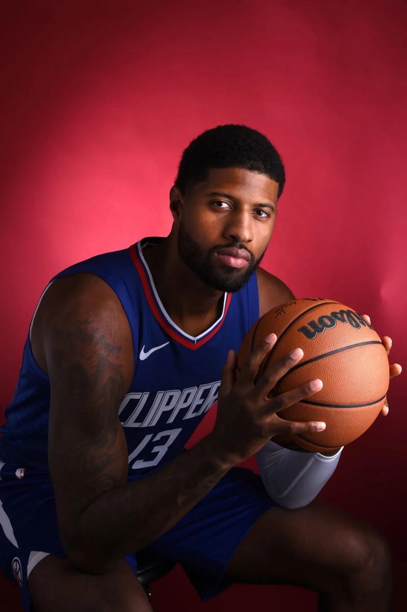 巴萨客场89-79力克红星！克莱本轰22分率队攻陷贝尔格莱德（巴萨客场89-79击败红星，克莱本砍22分助队攻克贝尔格莱德）